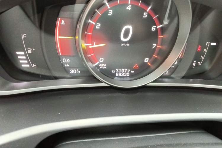 Used Volvo V40 2017 T3 Zhiya Edition Odometer Close Up