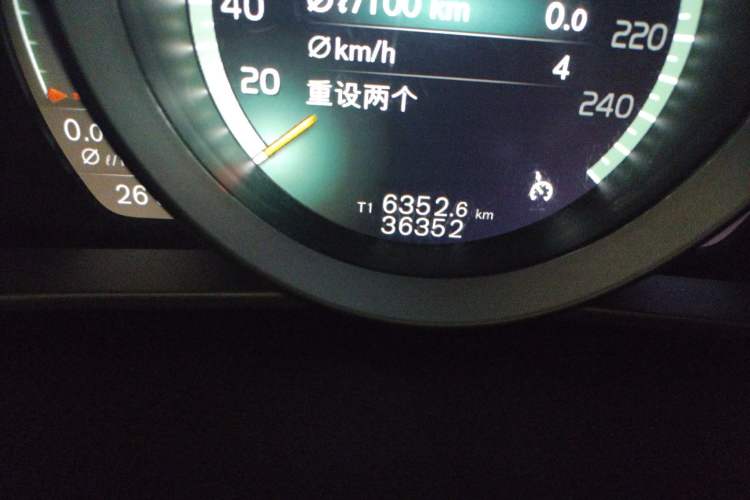 Used Volvo V40 2017 T3 Zhiya Edition Odometer Close Up