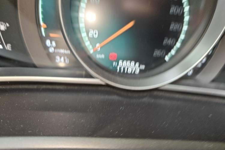 Used Volvo V40 2017 T3 Zhiya Edition Odometer Close Up