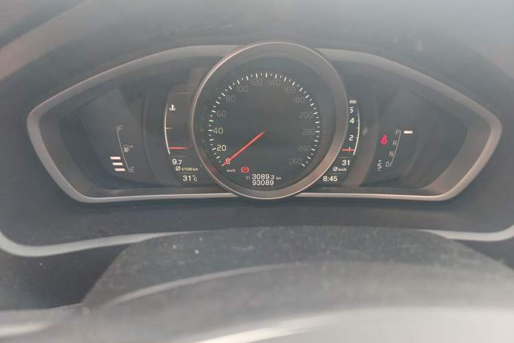 Used Volvo V40 2017 T3 Zhiya Edition Odometer Close Up