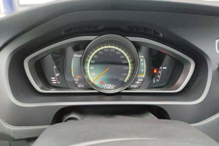 Used Volvo V40 2017 T3 Zhiyi Edition Odometer Close Up