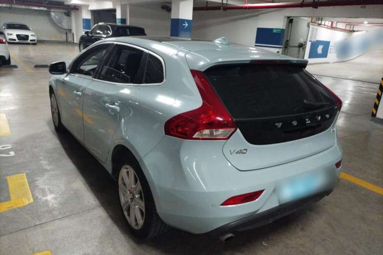 Used Volvo V40 2017 T3 Zhiya Edition Rear Left 45 Deg