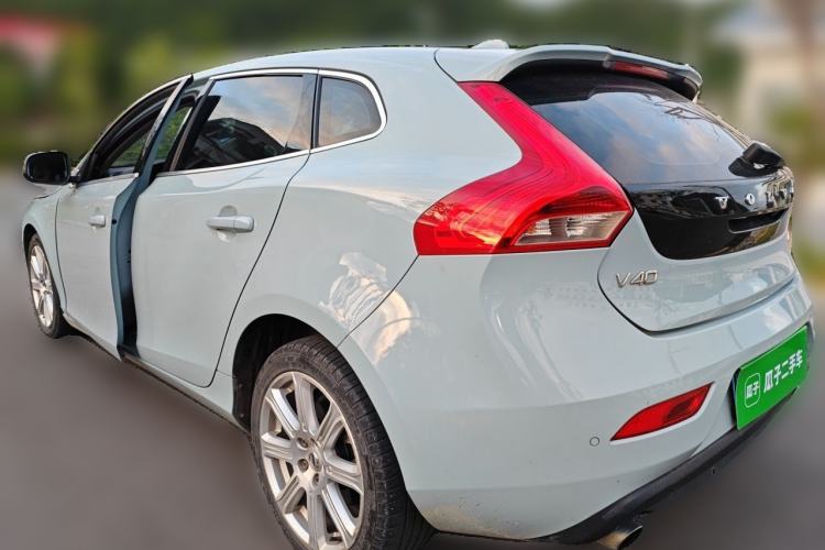 Used Volvo V40 2017 T4 Smart Luxury Edition Rear Left 45 Deg