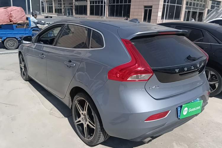 Used Volvo V40 2017 T3 Zhiya Edition Rear Left 45 Deg