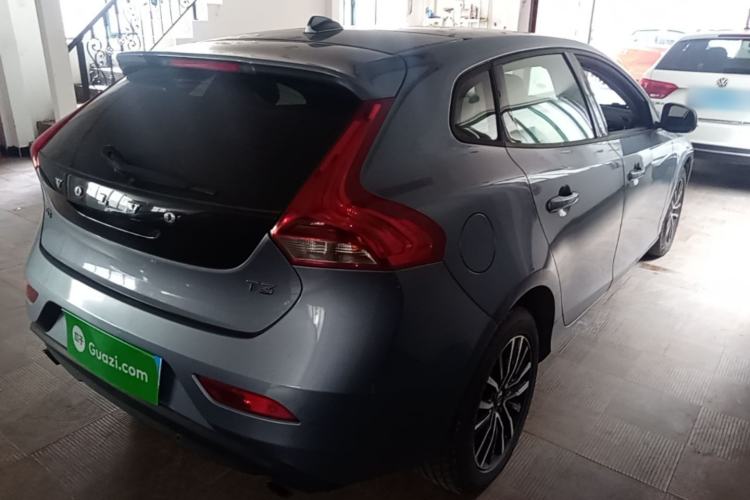 Used Volvo V40 2017 T3 Zhiyi Edition Rear Right 45 Deg