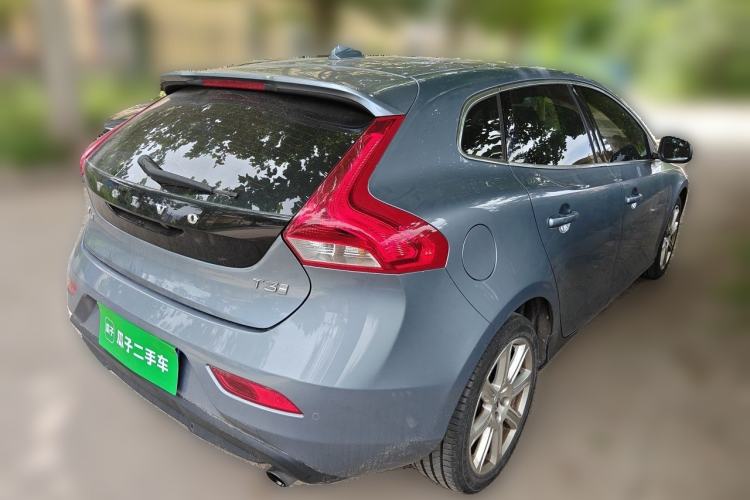Used Volvo V40 2017 T3 Zhiya Edition Rear Right 45 Deg