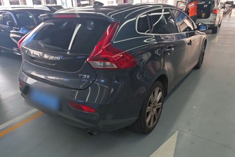 Used Volvo V40 2017 T3 Zhiya Edition Rear Right 45 Deg