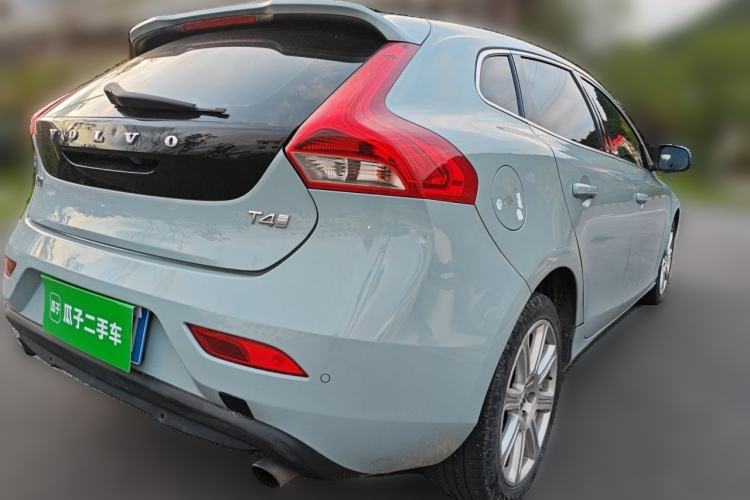Used Volvo V40 2017 T4 Smart Luxury Edition Rear Right 45 Deg