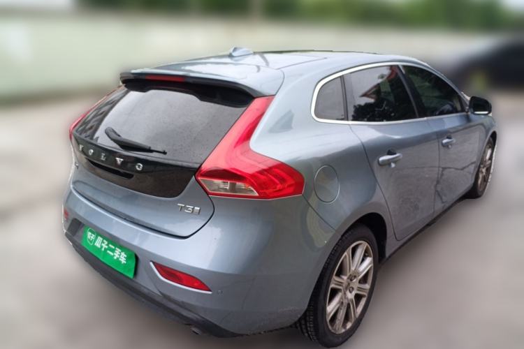 Used Volvo V40 2017 T3 Zhiya Edition Rear Right 45 Deg