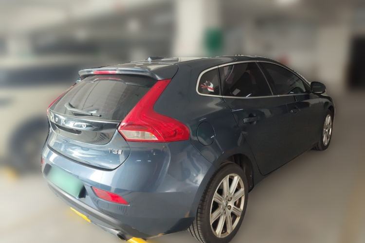 Used Volvo V40 2017 T3 Zhiya Edition Rear Right 45 Deg