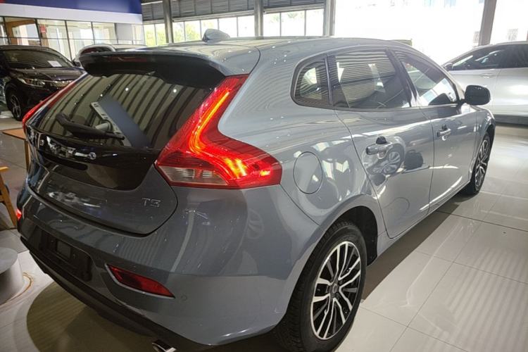 Used Volvo V40 2017 T3 Zhiyi Edition Rear Right 45 Deg