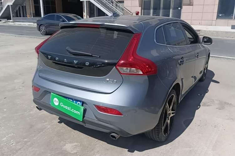 Used Volvo V40 2017 T3 Zhiya Edition Rear Right 45 Deg