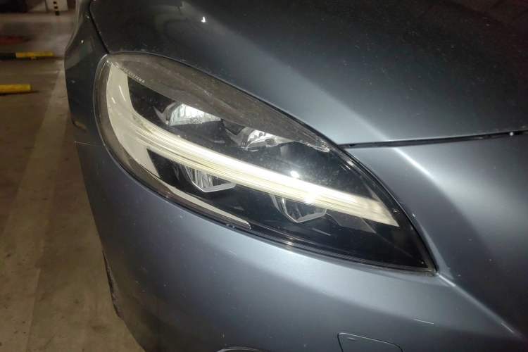 Used Volvo V40 2017 T3 Zhiya Edition Right Front Headlight