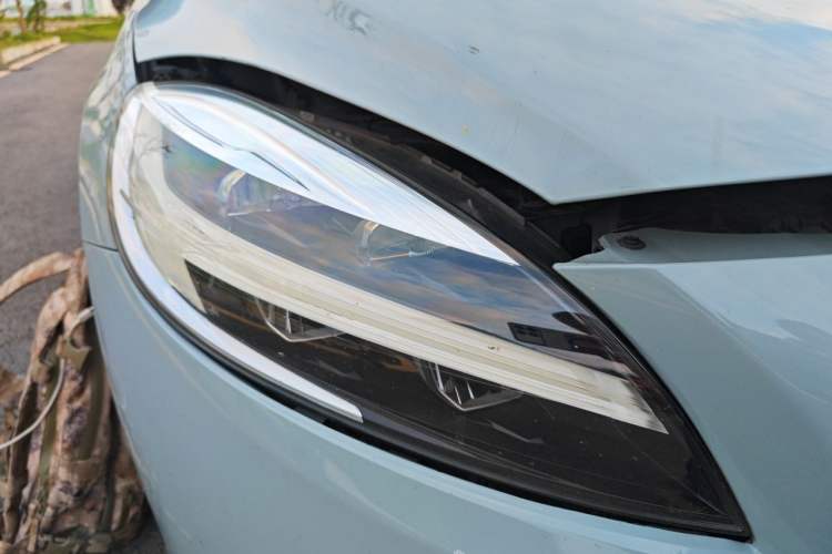 Used Volvo V40 2017 T4 Smart Luxury Edition Right Front Headlight