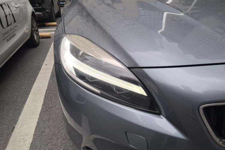 Used Volvo V40 2017 T3 Zhiyi Edition Right Front Headlight