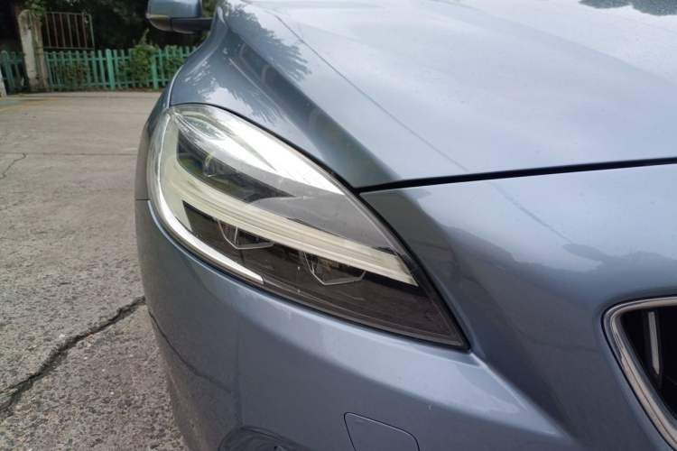 Used Volvo V40 2017 T3 Zhiya Edition Right Front Headlight
