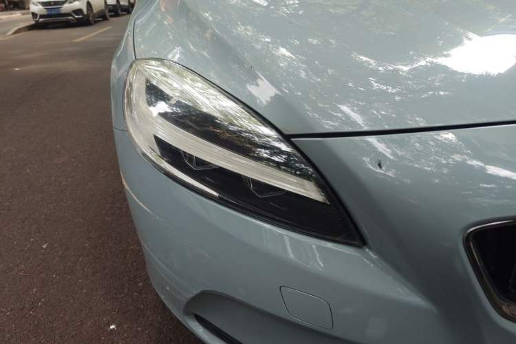 Used Volvo V40 2017 T3 Zhiyi Edition Right Front Headlight