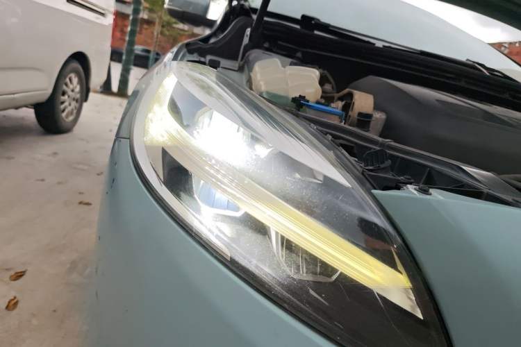 Used Volvo V40 2017 T3 Zhiyi Edition Right Front Headlight
