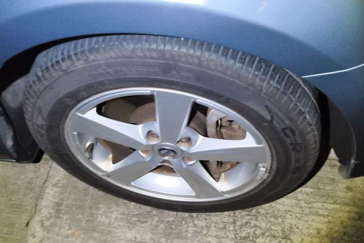 Used Volvo V40 2017 T3 Smart Edition Right Front Wheel Hub