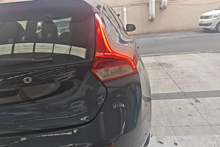 Used Volvo V40 2017 T3 Zhiyi Edition Right Rear Taillight