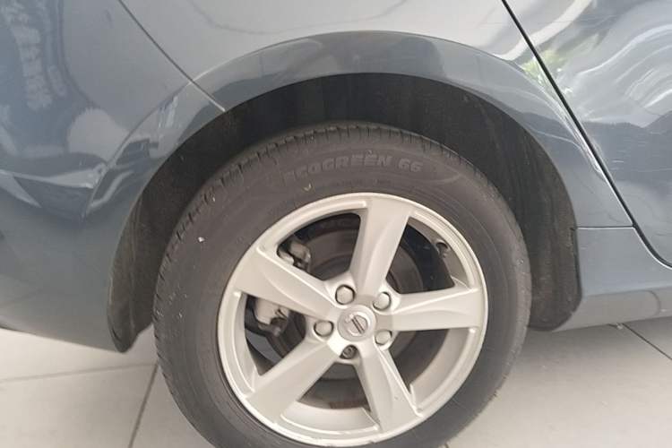 Used Volvo V40 2017 T3 Smart Edition Right Rear Wheel Hub