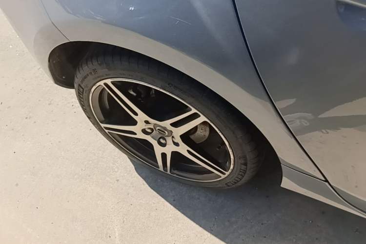Used Volvo V40 2017 T3 Zhiya Edition Right Rear Wheel Hub