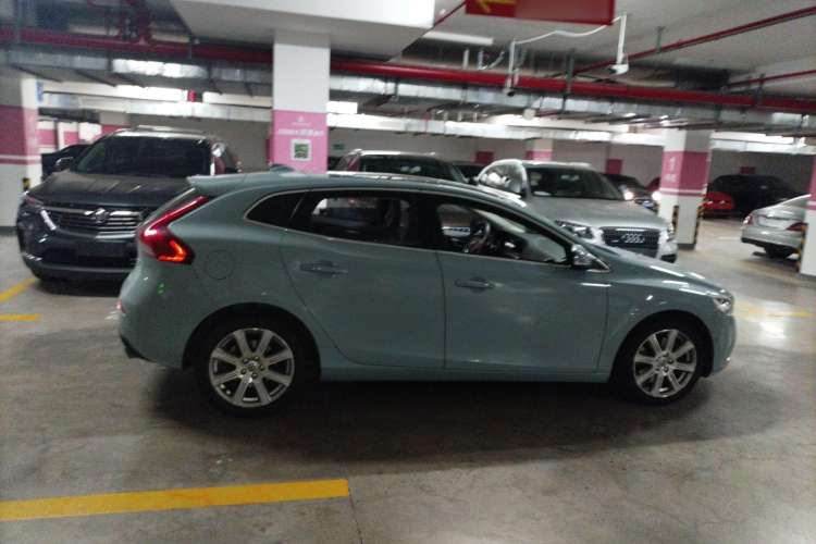 Used Volvo V40 2017 T3 Zhiya Edition Right Side