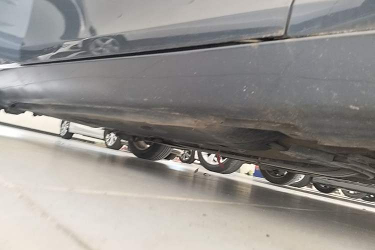 Used Volvo V40 2017 T3 Smart Edition Right Side Sill