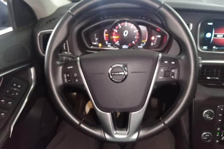 Used Volvo V40 2017 T3 Zhiyi Edition Steering Wheel