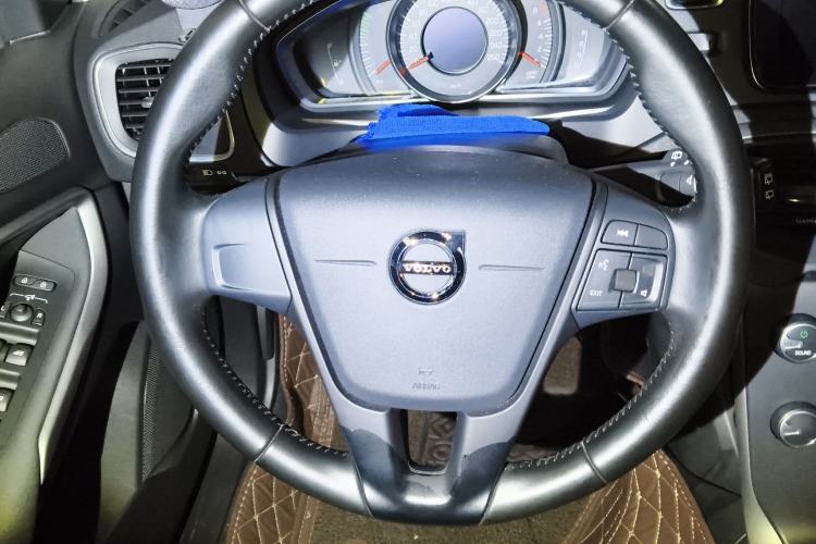Used Volvo V40 2017 T3 Smart Edition Steering Wheel