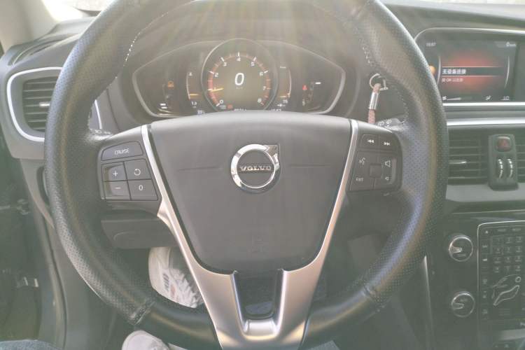 Used Volvo V40 2017 T3 Zhiyi Edition Steering Wheel