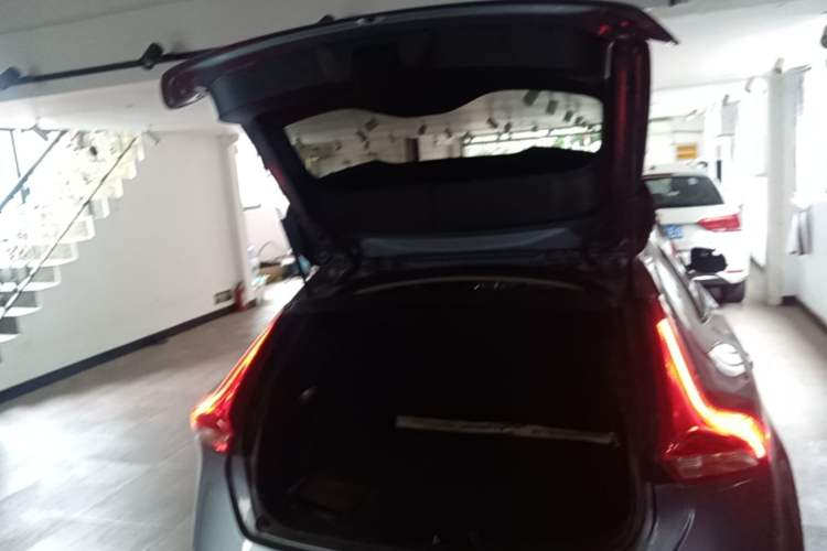 Used Volvo V40 2017 T3 Zhiyi Edition Trunk