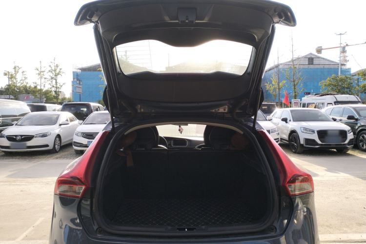 Used Volvo V40 2017 T3 Zhiyi Edition Trunk