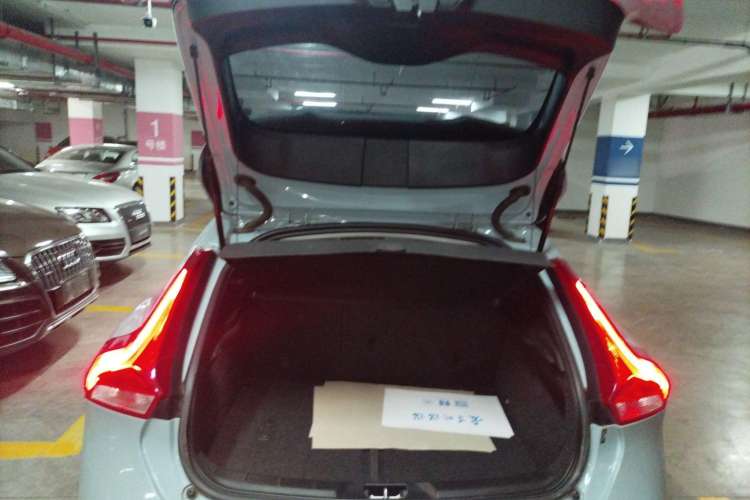 Used Volvo V40 2017 T3 Zhiya Edition Trunk