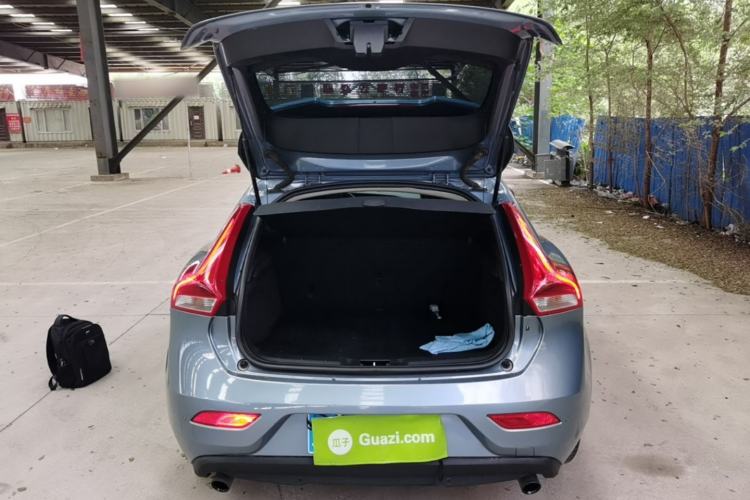Used Volvo V40 2017 T3 Zhiyi Edition Trunk