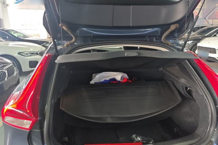 Used Volvo V40 2017 T3 Zhiya Edition Trunk