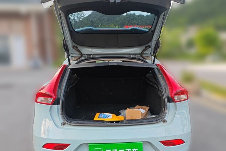 Used Volvo V40 2017 T4 Smart Luxury Edition Trunk