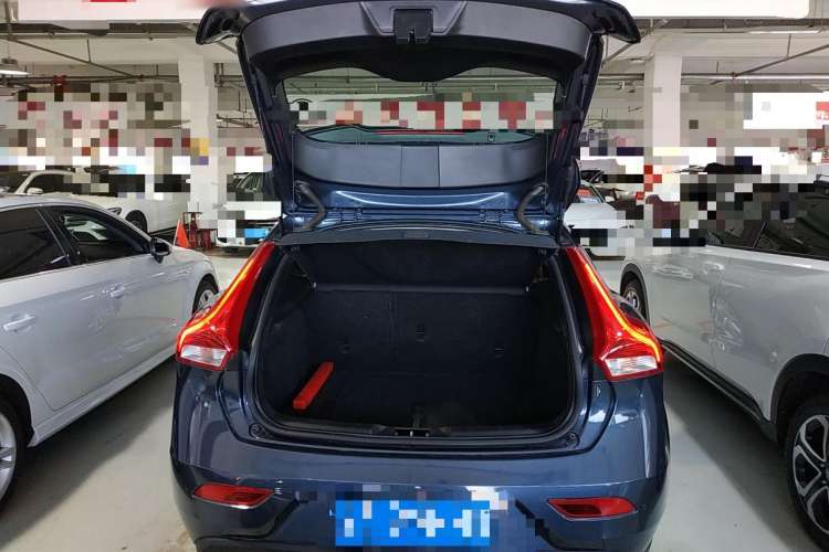 Used Volvo V40 2017 T3 Zhiya Edition Trunk
