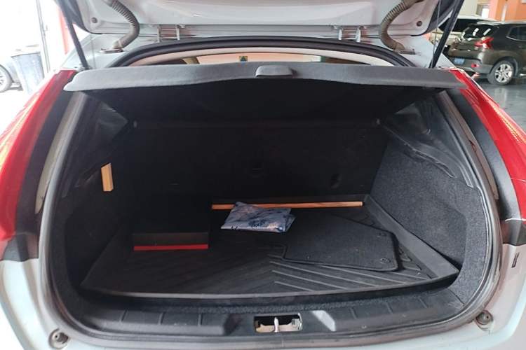 Used Volvo V40 2017 T3 Zhiya Edition Trunk