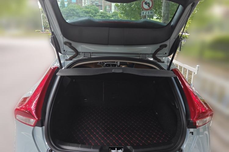 Used Volvo V40 2017 T3 Zhiyi Edition Trunk
