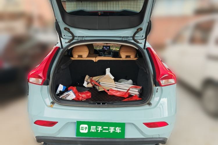 Used Volvo V40 2017 T3 Zhiyi Edition Trunk