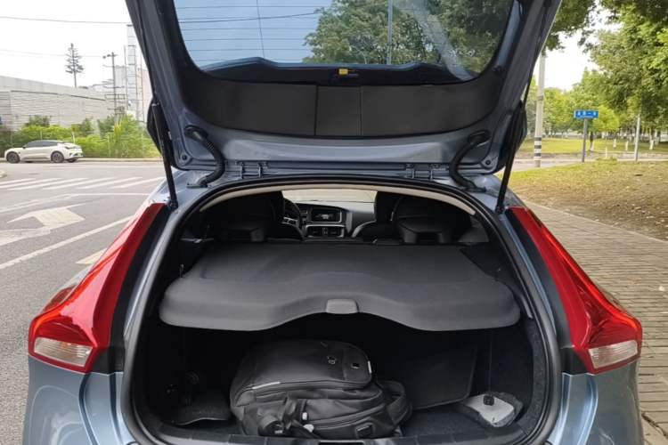 Used Volvo V40 2017 T3 Zhiya Edition Trunk