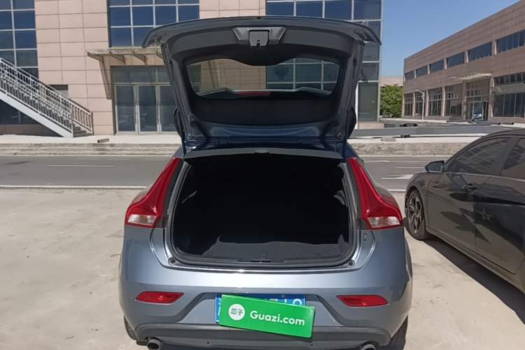 Used Volvo V40 2017 T3 Zhiya Edition Trunk