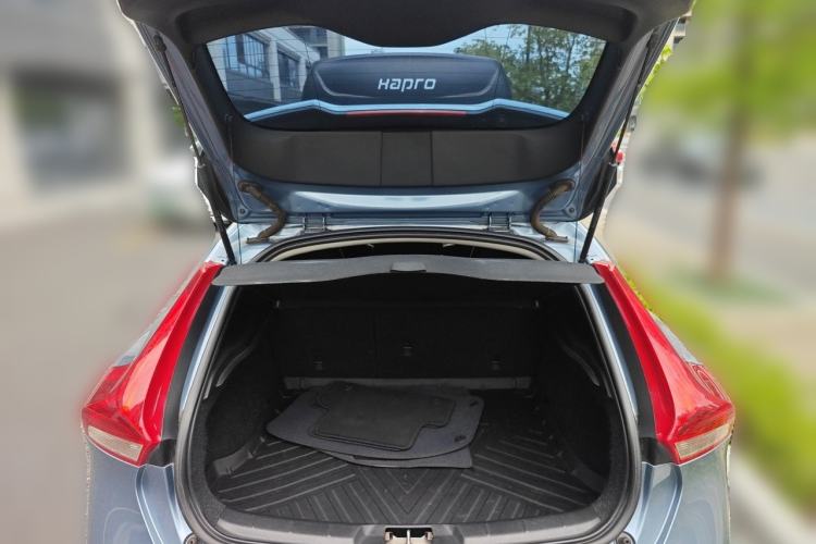 Used Volvo V40 2017 T3 Zhiyi Edition Trunk