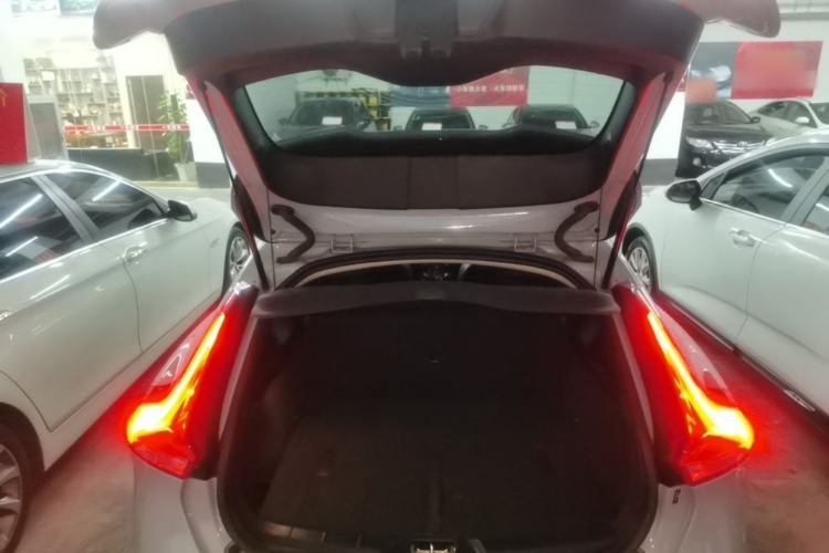 Used Volvo V40 2017 T3 Zhiyi Edition Trunk