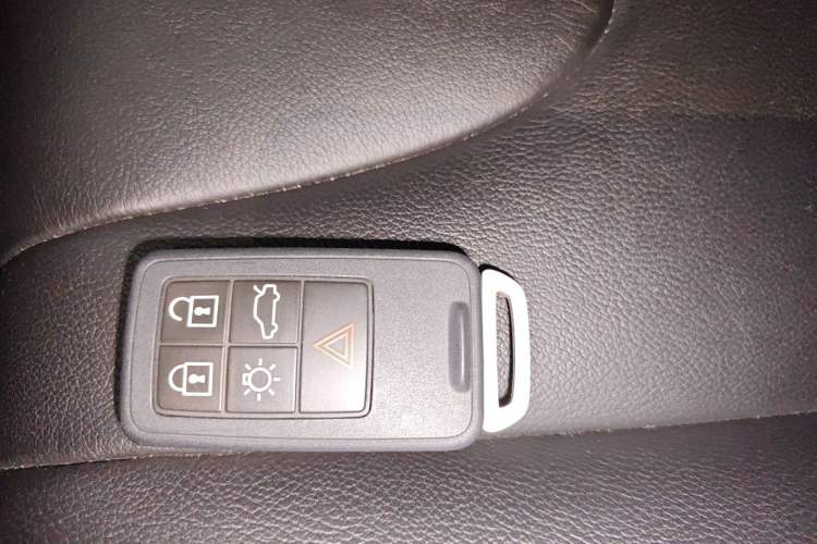 Used Volvo V40 2017 T3 Zhiyi Edition Vehicle Key