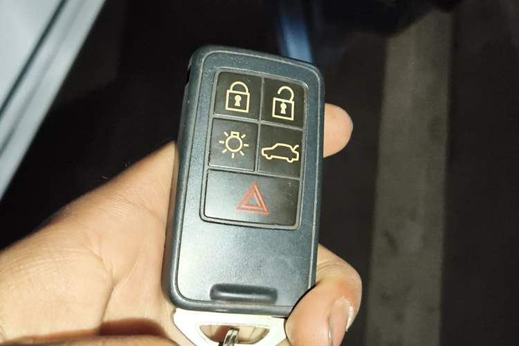 Used Volvo V40 2017 T3 Smart Edition Vehicle Key