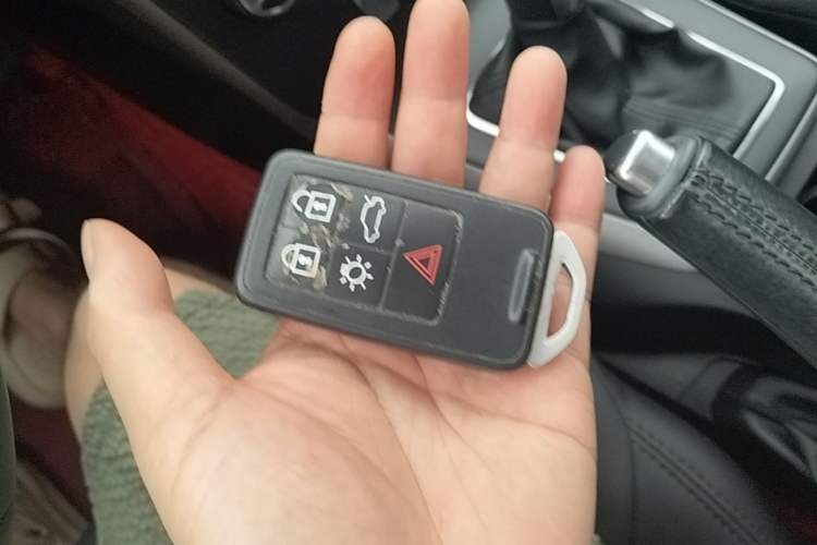 Used Volvo V40 2017 T3 Smart Edition Vehicle Key