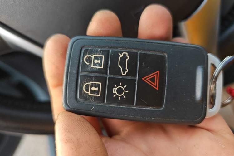 Used Volvo V40 2017 T4 Smart Luxury Edition Vehicle Key