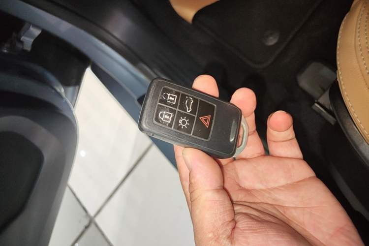 Used Volvo V40 2017 T3 Zhiyi Edition Vehicle Key